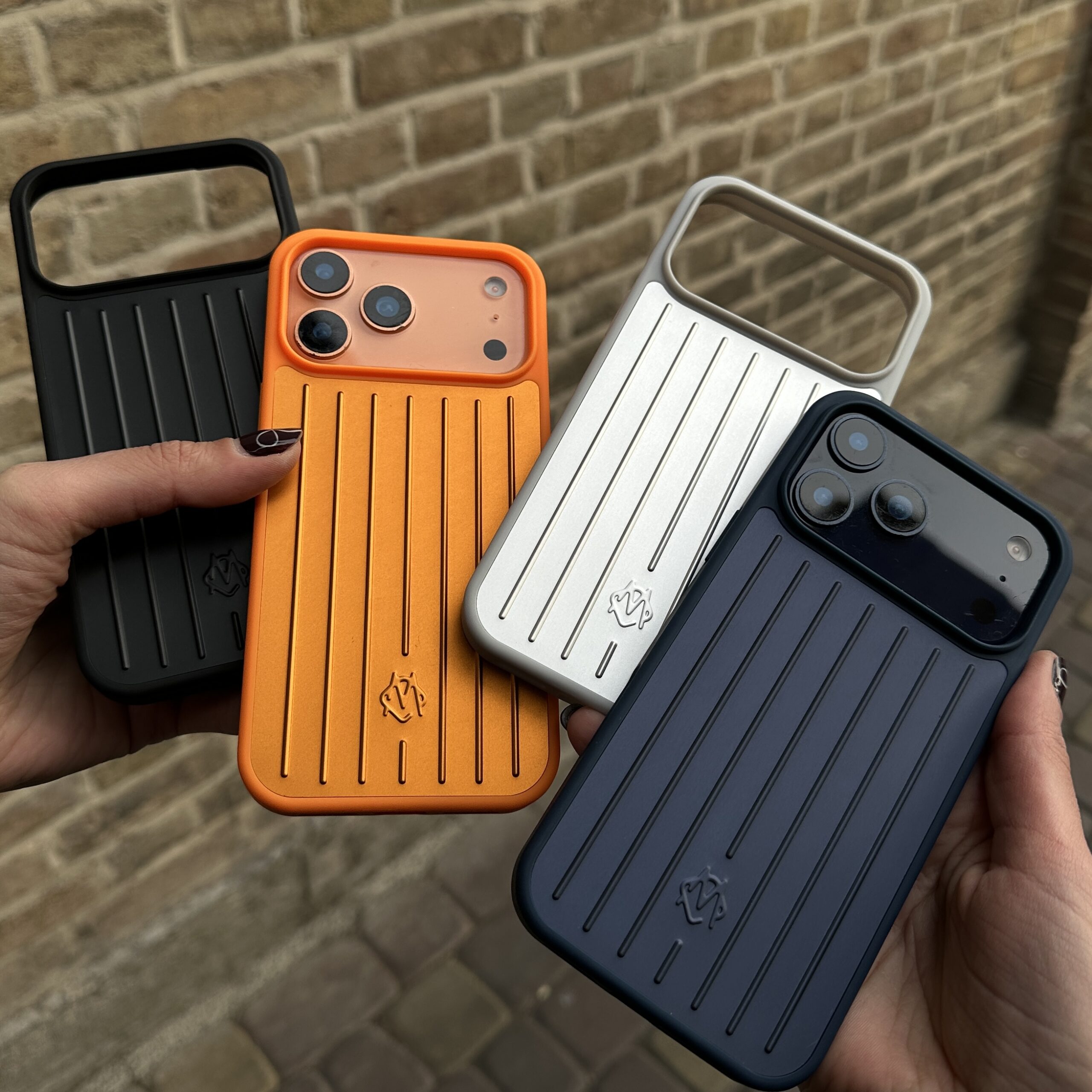 قاب گوشی آیفون برند RIMOWA قاب گوشی آیفون برند RIMOWA